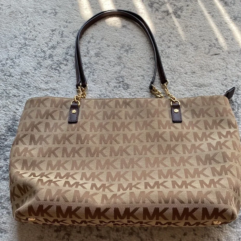 Michael Kors monogram logo tote purse shoulder bag in EUC